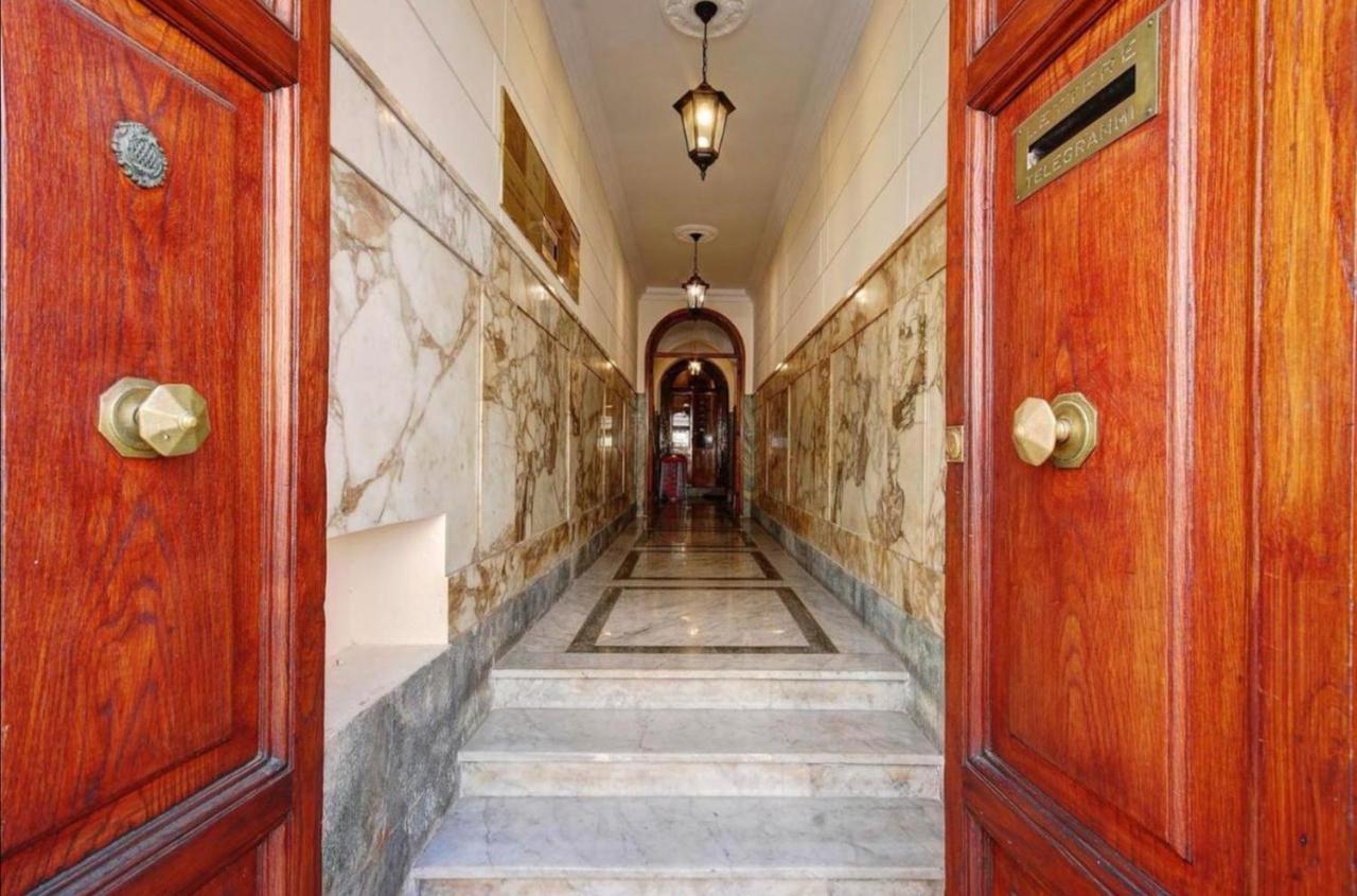 Spanish Hill Luxury * Rom